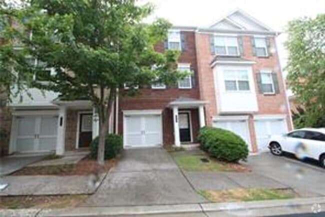 Building Photo - Beautiful and well maintenance three-story... Rental