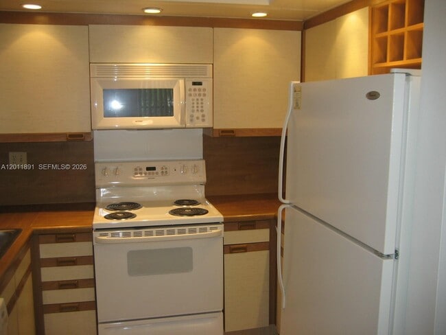Photo - 8800 SW 123rd Ct Unit J-310