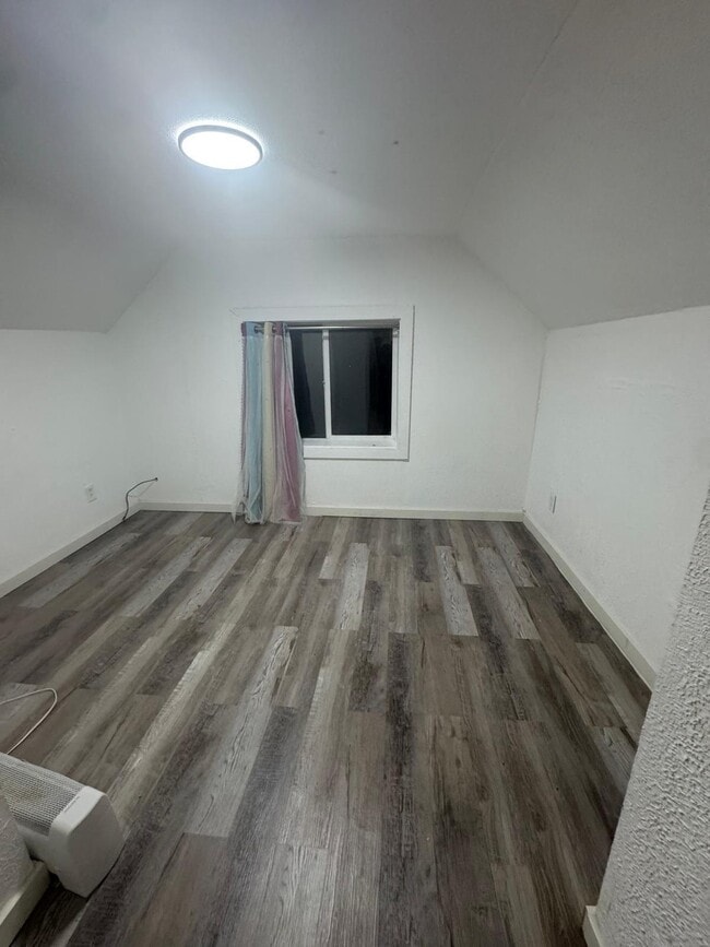 Photo - 455 Irwin Ave