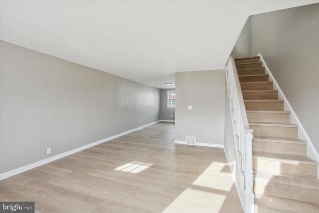 Photo - 6340 Cardiff St