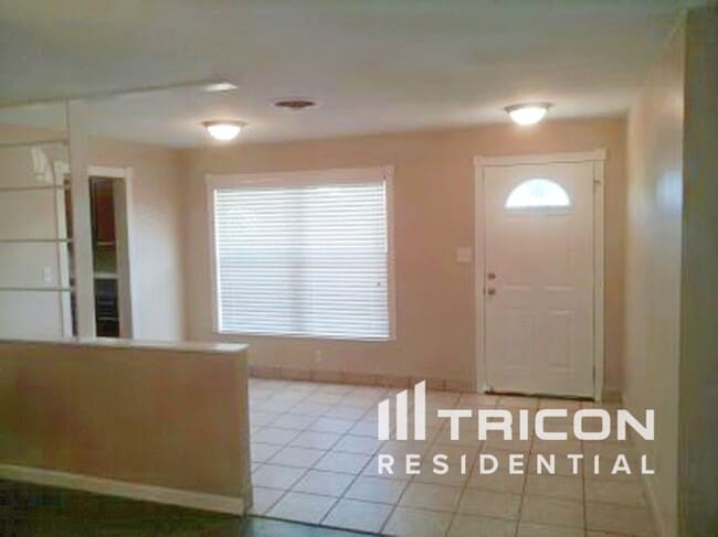 Photo - 1122 Ibsen Ave