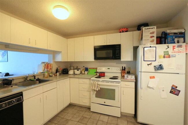 Building Photo - 175 Beacon St Rental