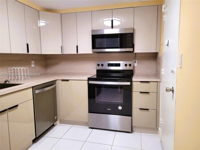 Photo - 9225 Collins Ave