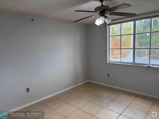 Building Photo - 4808 N State Rd 7 Rental