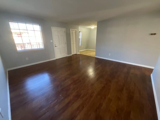 Photo - 3830 Country Club Rd Unidad L