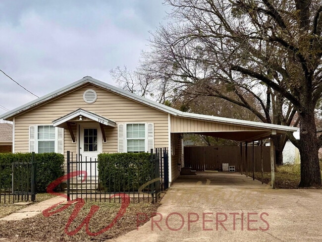 Building Photo - Charming 3 bedroom, 1 bath home
