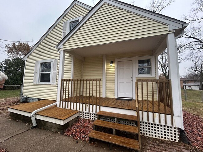 Photo - Private 2 bedroom 1 bath bungalow in Davenport