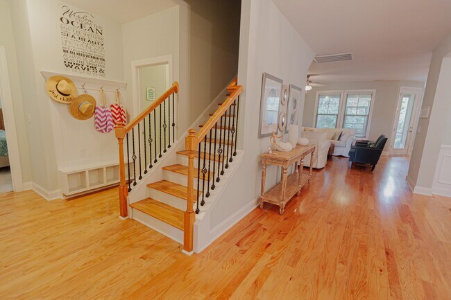 2402 Via Palma Dr