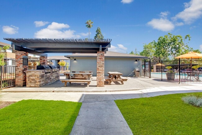 Grilling Stations & Pool