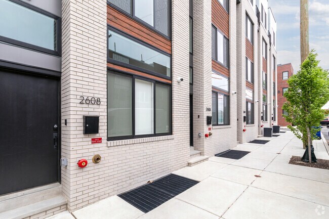 Photo - 2600-2640 Hagert St