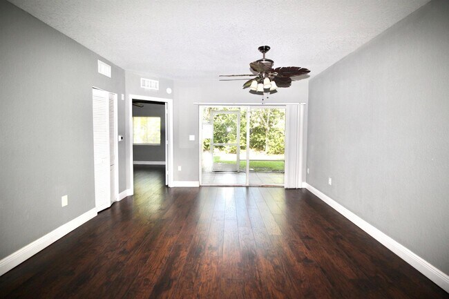 Building Photo - 1115 Golden Lakes Blvd Unit 512
