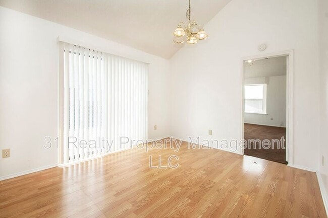 Photo - 436 Chestnut Ln