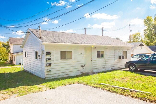 Building Photo - 431 S River Rd