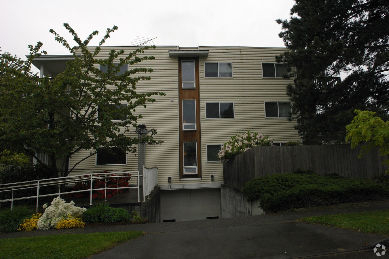 Photo - Pine Place Apartments