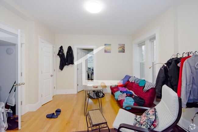 Building Photo - Spacious 2 Bed Right On The E Line! Rental