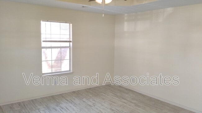 Photo - 44 Holly Dr Unit B