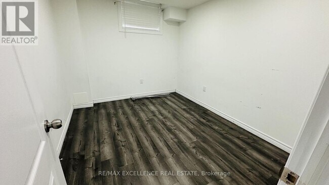 Photo - 128 S Creek Dr