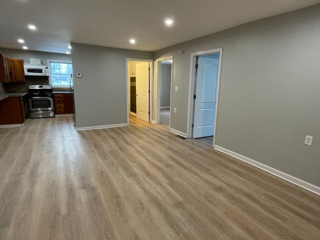 Building Photo - 22 13th St Rental