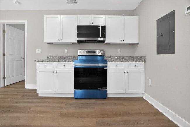 Photo - 7000 Smith St