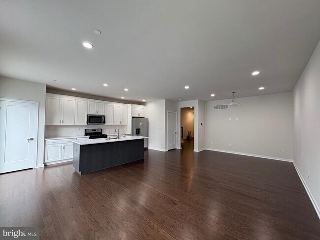 Photo - 208 Segel Dr