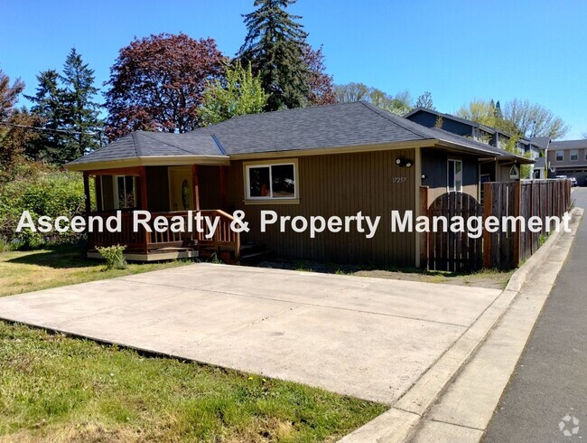 Building Photo - Spacious One Level Open Floor Plan with La... Rental