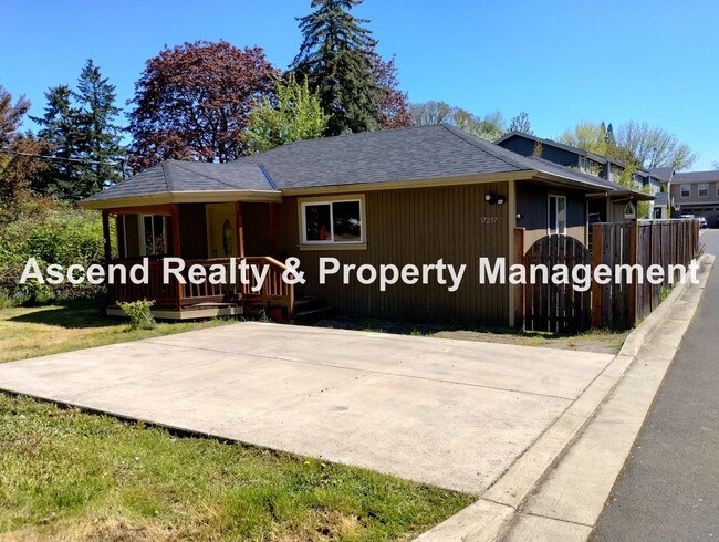Spacious One Level Open Floor Plan with La... - Spacious One Level Open Floor Plan with La... House