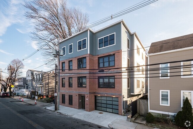 Building Photo - 125 Addison St Unit #2 Rental