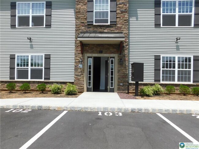 Building Photo - 2321 Linford St Unit 102 Rental
