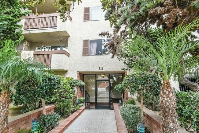 Building Photo - 811 6th St Unit 204 Rental