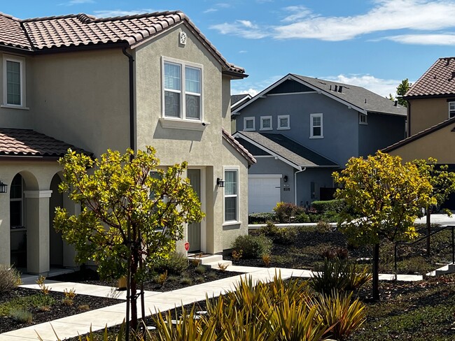 Front View - 18719 McClellan Cir Townhome