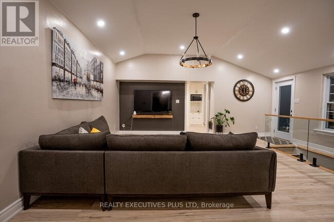 Photo - 2300 Olde Base Line Rd