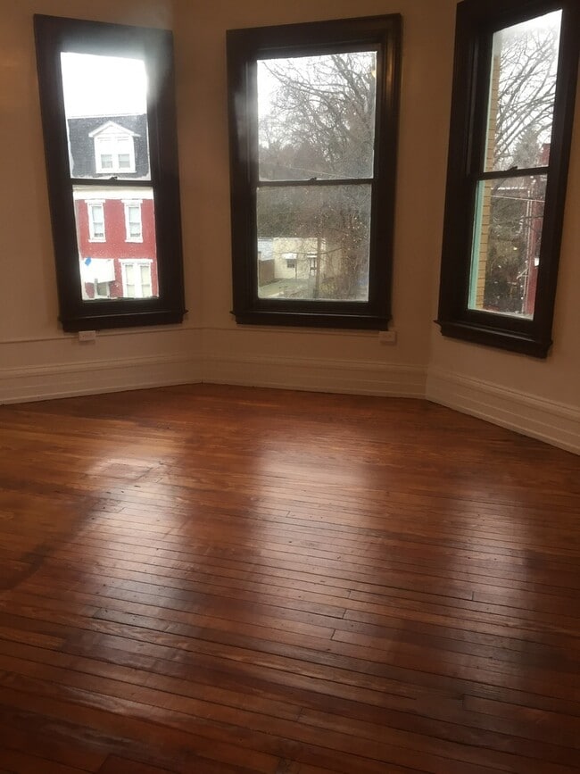Photo - Spacious 2-3 Bedroom Historic Spacious Apartment near York College!