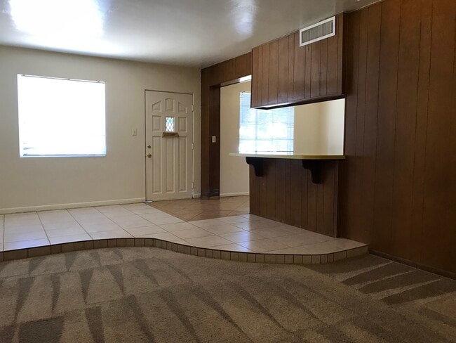 Photo - 529 W 17th Pl