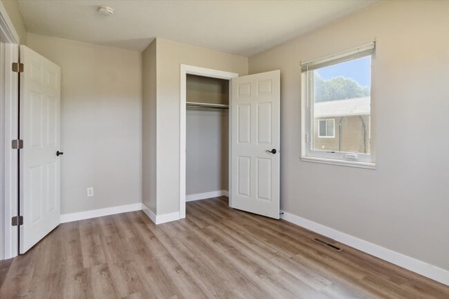 Photo - 2445 S Isabella Rd Unit B