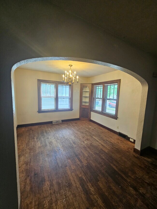 141 8th St S