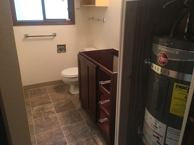 Photo - 2 BEDROOM, 1 BATH DUPLEX W/FENCED YARD!