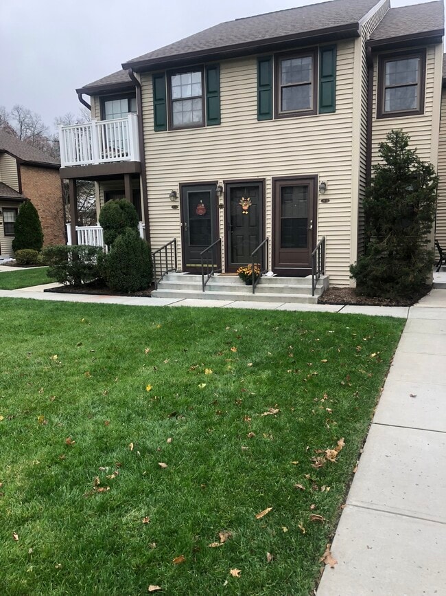 Building Photo - 30-13 Prospect St Unit 30-13