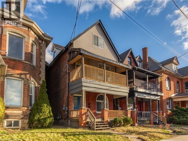 Photo - 51 Wellington St S