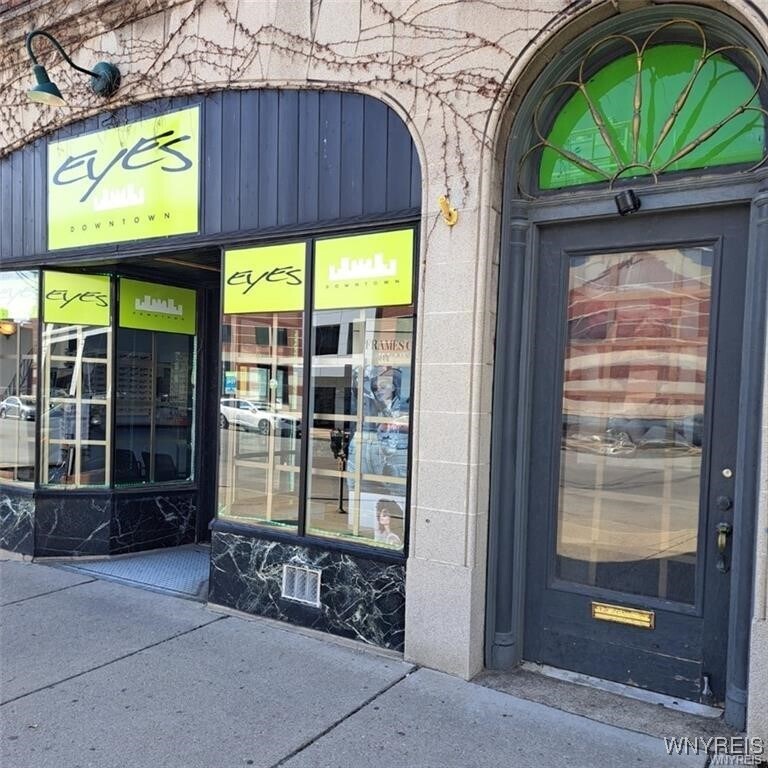 Photo - 902 Main St