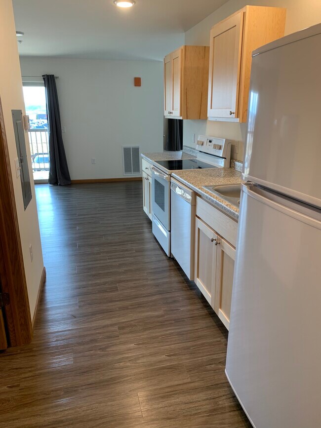 HP1/HP2 Entryway & Kitchen Area