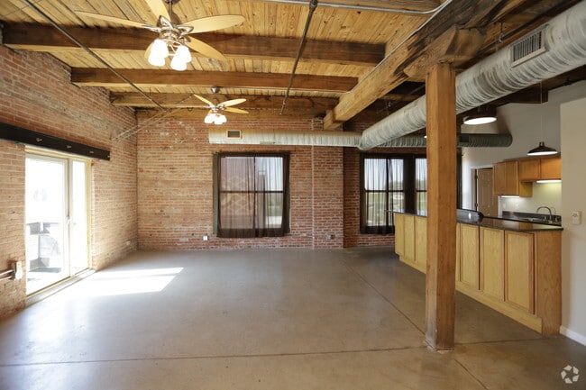 2BR, 2BA - 1300 SF - Lofts at 415
