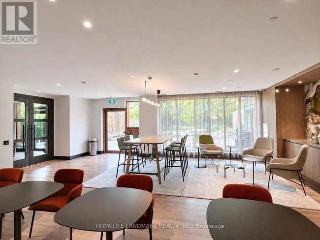 Photo - 8 Beverley Glen Blvd Unit 605