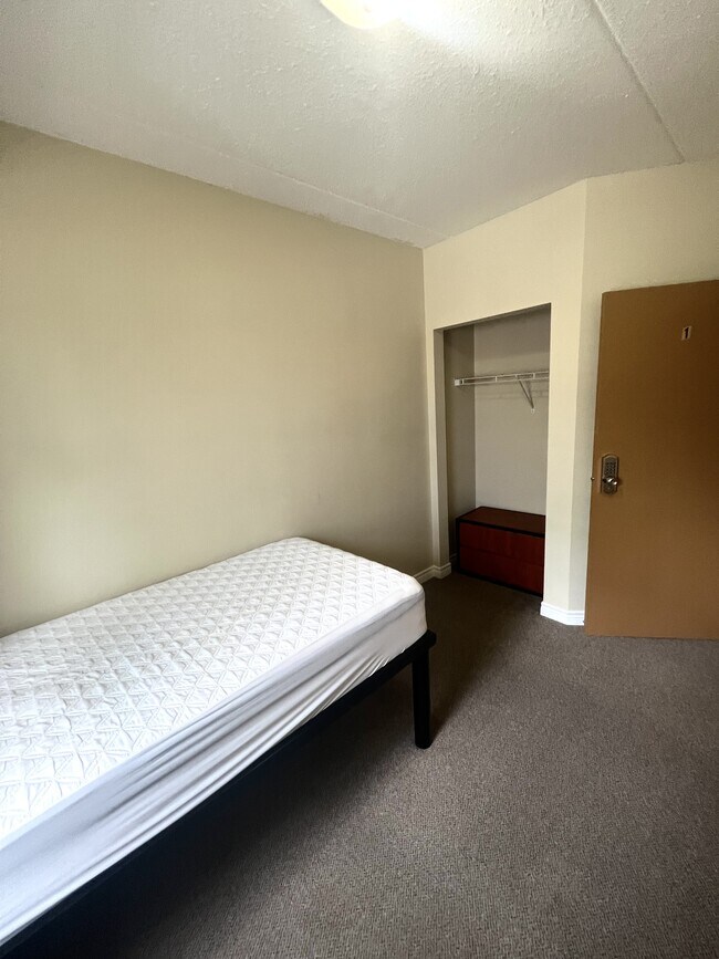 Photo - 253-253 Lester St Unit 1