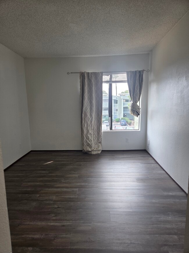 Photo - 1050 E Washington Ave