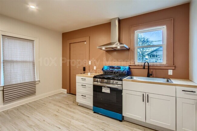 Photo - 1099 E 16th Ave