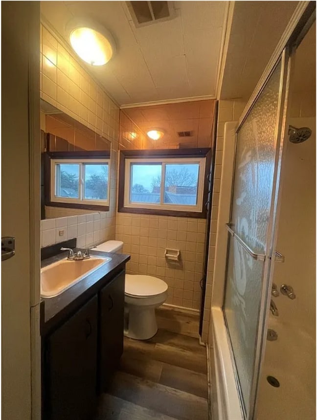 Full bathroom - 407 Park Ave Unit 3