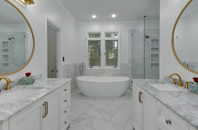 Building Photo - 801 Brightwood Ln