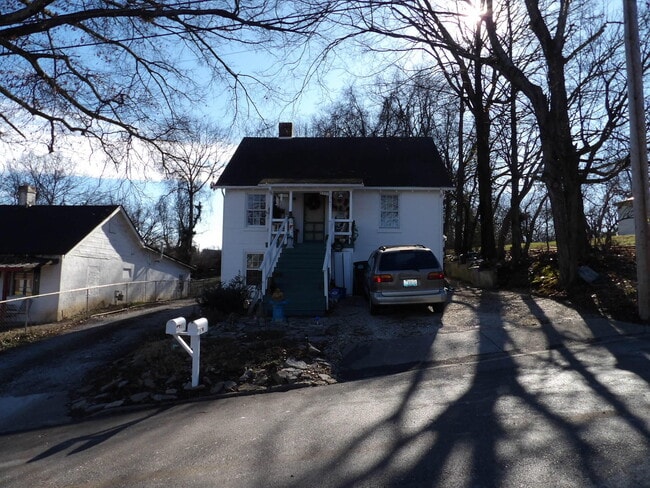 Photo - 307 Henry St Unit B