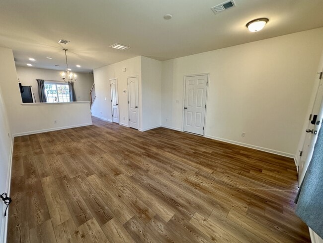 Photo - 710 Ruth Way