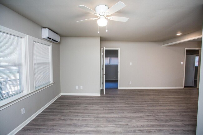 Photo - 4629 Elgin Ave